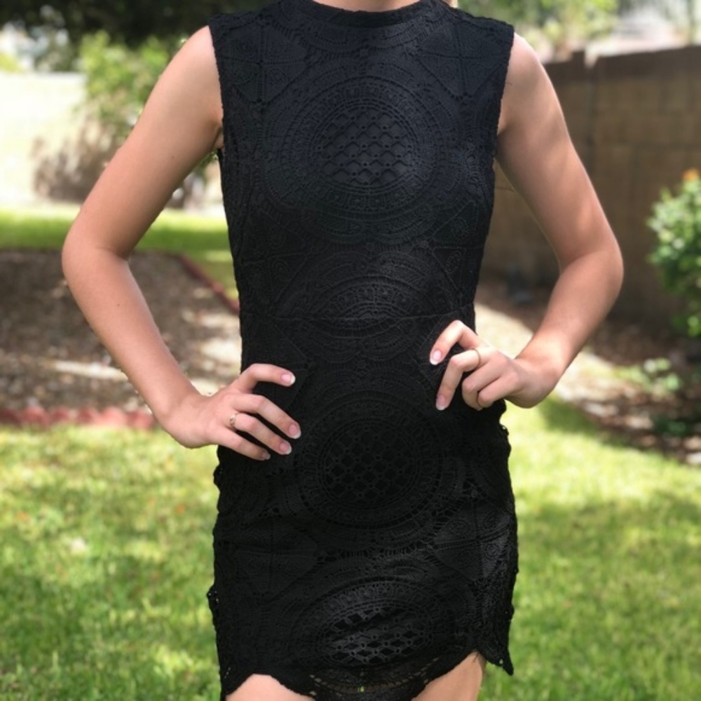 Black Short Sleeveless Lace Dress